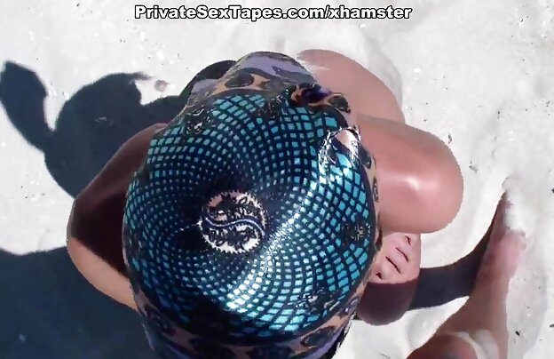 XXX ویردو افراد برهنه آرام و استراحت را در ساحل برهنه برکنار عکس سکسی کس کیر می کند