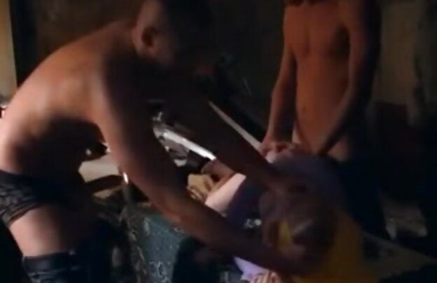 XXX لوکس پنهان شده در پشت یک باند واقعی عکس کس وکیرسکسی