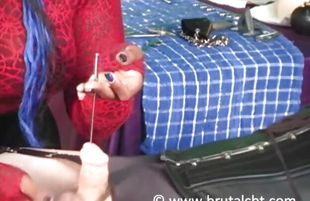 XXX لورنا زنبور عسل تصاویری ازکس وکیر در یک گهواره بازی می کند