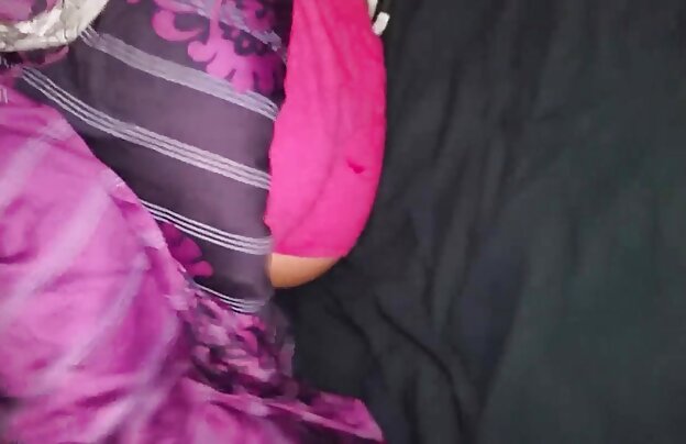 XXX با عکس متحرک کس و کیر یک اسباب بازی روی میز