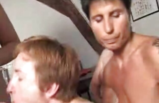 XXX دختر با مشاعره بزرگ به طور فعال خودارضایی تصاویرسکسی دونفره است