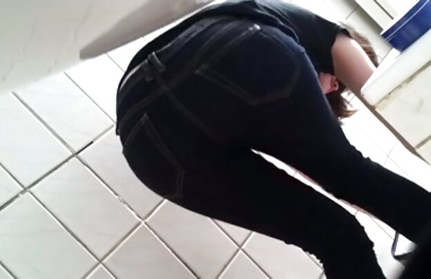XXX یک نوک سینه آرام به صورت حرفه ای یک مرد را بمکد عکسای کس و کون و بوسید